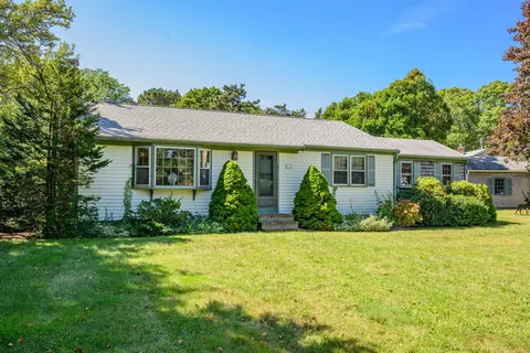 61 Laurel Rd, Centerville, MA 02632