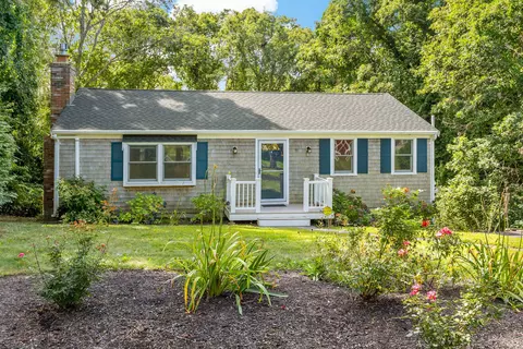 Exterior - 11 Warwick Way, Mashpee, MA 02649 photo 2 of 7