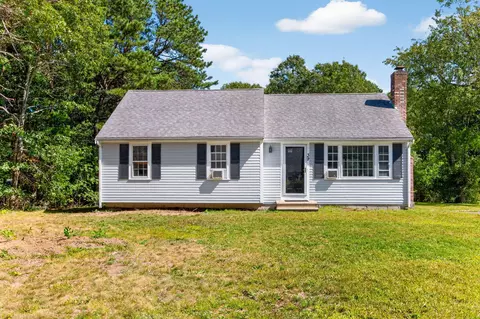 39 Kerrywood Dr, Teaticket, MA 02536