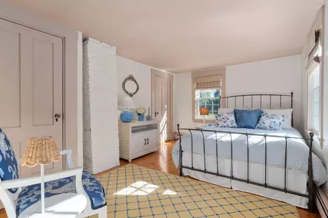 Bedroom - 4428 Main St, Barnstable, MA 02630 photo 2 of 4