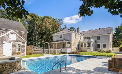 Exterior - 4428 Main St, Barnstable, MA 02630 photo 5 of 7
