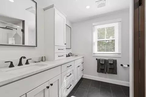 Bath - 73 Tern Ln, Centerville, MA 02632 photo 4 of 8