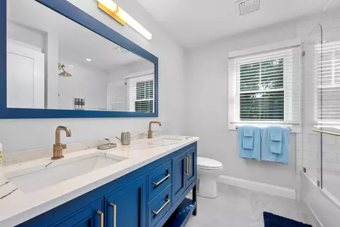 Bath - 73 Tern Ln, Centerville, MA 02632 photo 6 of 8