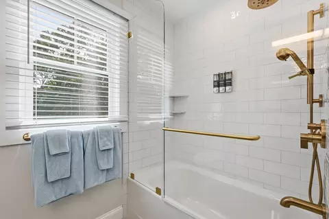 Bath - 73 Tern Ln, Centerville, MA 02632 photo 7 of 8