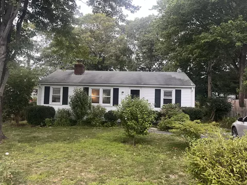12 Lake Rd, West Yarmouth, MA 02673