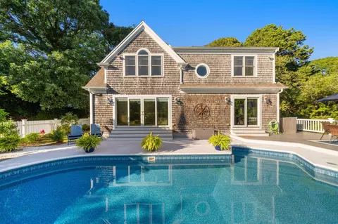 20 Lords Pond Rd, Chatham, MA 02633