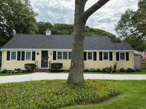 Exterior - 140 Sixth Ave, West Hyannisport, MA 02672 photo 2 of 10
