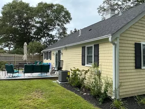 Exterior - 140 Sixth Ave, West Hyannisport, MA 02672 photo 6 of 10