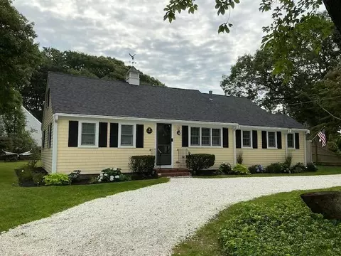 Exterior - 140 Sixth Ave, West Hyannisport, MA 02672 photo 10 of 10