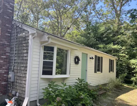 666 Boxberry Hill Rd, Hatchville, MA 02536