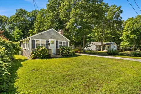 21 Harborview Dr, East Falmouth, MA 02536