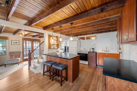 12 Holmes Ave, Kingston, MA 02364