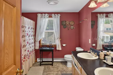 Bath - 33 Gilbert Rd, Brewster, MA 02631 photo 2 of 3