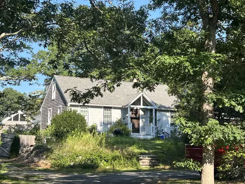 413 W Yarmouth Rd, West Yarmouth, MA 02673