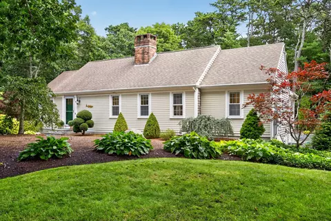 4 Wolf Hill Rd, East Sandwich, MA 02537
