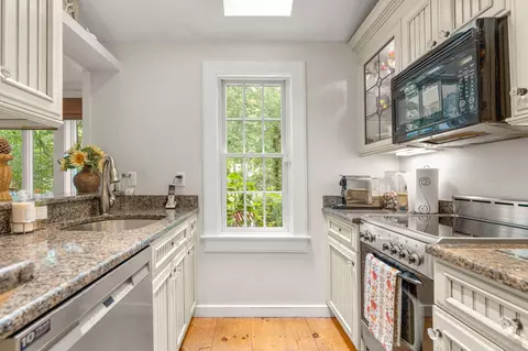 Kitchen - 28 Flying Cloud Cir UNIT 28, Mashpee, MA 02649 photo 2 of 3