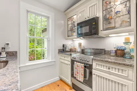 Kitchen - 28 Flying Cloud Cir UNIT 28, Mashpee, MA 02649 photo 3 of 3