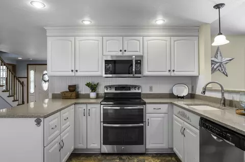 Kitchen - 40 Squirrel Run, Eastham, MA 02642 photo 3 of 8