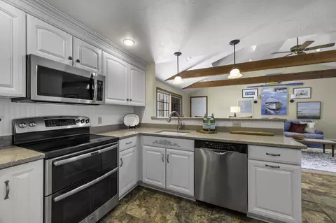 Kitchen - 40 Squirrel Run, Eastham, MA 02642 photo 5 of 8