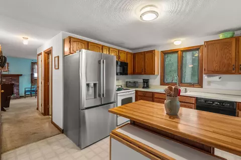 Kitchen - 12 Eldridge St, Monument Beach, MA 02553 photo 3 of 6