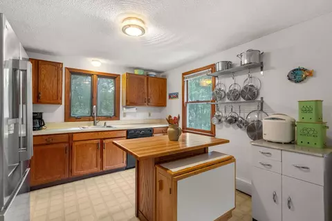 Kitchen - 12 Eldridge St, Monument Beach, MA 02553 photo 4 of 6