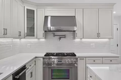Kitchen - 9 Estrella Ln, East Falmouth, MA 02536 photo 3 of 3