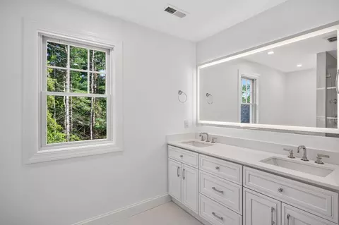 Bath - 9 Estrella Ln, East Falmouth, MA 02536 photo 3 of 7
