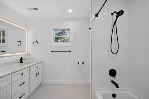 Bath - 9 Estrella Ln, East Falmouth, MA 02536 photo 5 of 7