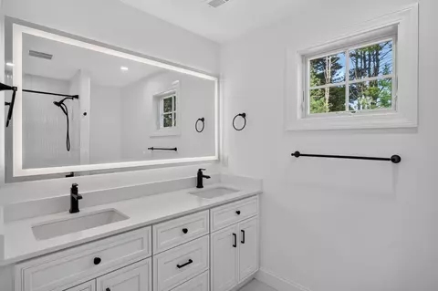 Bath - 9 Estrella Ln, East Falmouth, MA 02536 photo 6 of 7