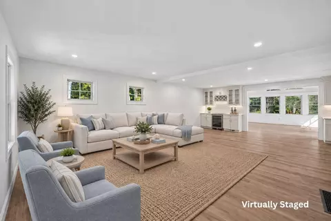 Living - 9 Estrella Ln, East Falmouth, MA 02536 photo 2 of 4