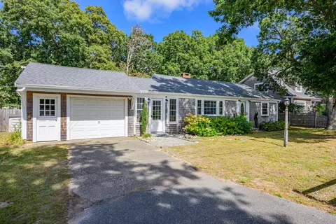 2 Beverly Ln, West Harwich, MA 02671