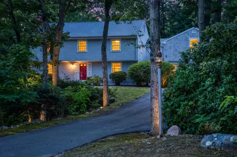 32 Greengate Rd, Falmouth, MA 02540