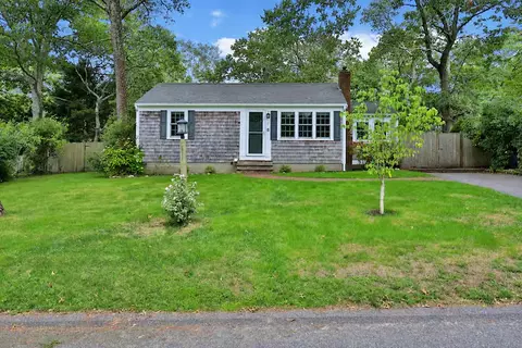 21 Ashkins Dr, Dennis, MA 02638