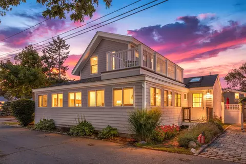 25 Ocean Ave, Harwich, MA 02645
