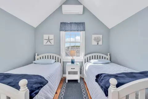 Bedroom - 2 Cliffside Ln UNIT 2, Mashpee, MA 02649 photo 4 of 4