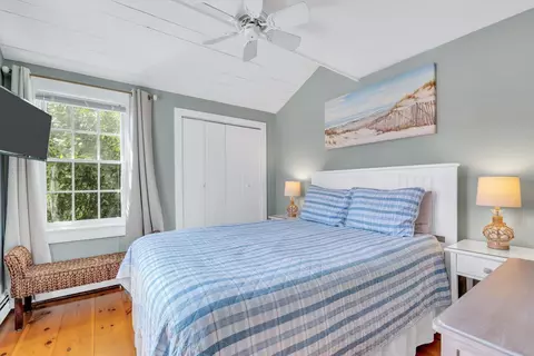 Bedroom - 2 Cliffside Ln UNIT 2, Mashpee, MA 02649 photo 1 of 4
