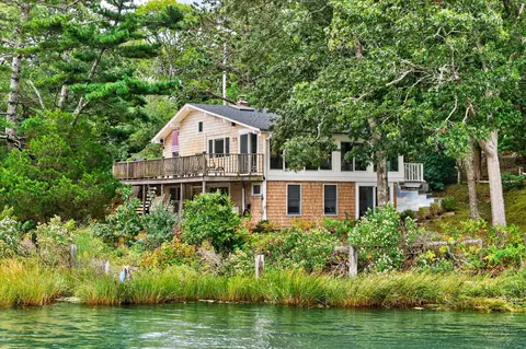 63 Seatucket Rd, East Falmouth, MA 02536