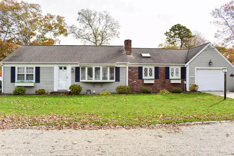 76 Tanglewood Dr, West Yarmouth, MA 02673