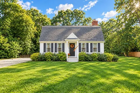 10 Courtland Dr, East Sandwich, MA 02537