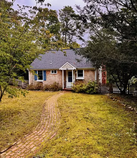 87 Pinecrest Beach Dr, East Falmouth, MA 02536