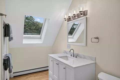 Bath - 70 Field Rd, Eastham, MA 02642 photo 4 of 5