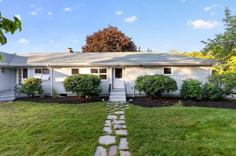 2 Captain Towne Rd, East Sandwich, MA 02537