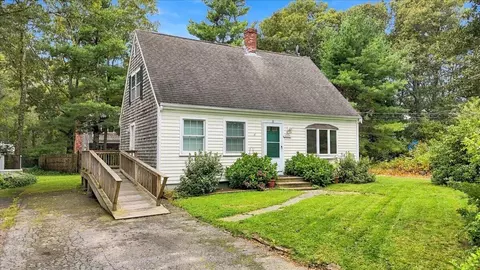 37 Gooseberry Ln, Marstons Mills, MA 02648