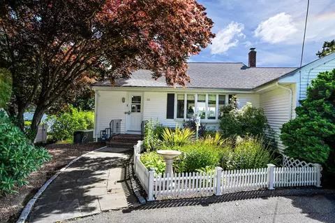 Exterior - 188 Annable Point Rd, Centerville, MA 02632 photo 5 of 13
