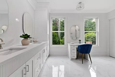 Bath - 26 Wheeler Rd, Mashpee, MA 02649 photo 2 of 5