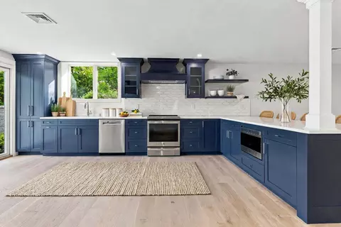 Kitchen - 26 Wheeler Rd, Mashpee, MA 02649 photo 4 of 5