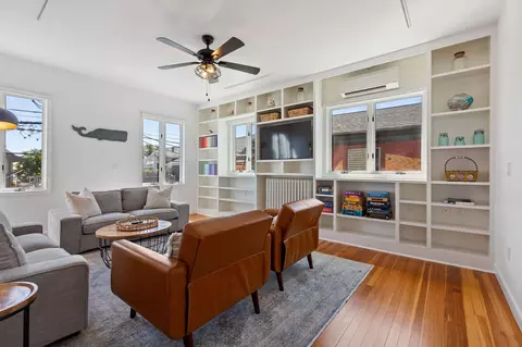 290 Commercial St #3, Provincetown, MA 02657