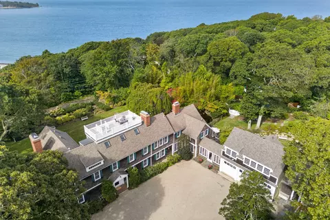 80 Gansett Rd, Woods Hole, MA 02543