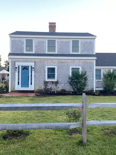 33 Pleasant St, West Dennis, MA 02670