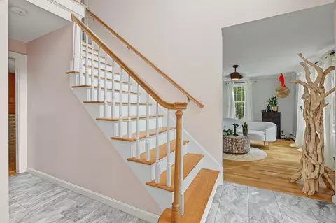 Entry Way - 19 Maple St, Mashpee, MA 02649 photo 2 of 6